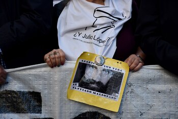 Los manifestantes mostraron imágenes de Santiago Maldonado y Julio López