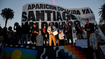 El escenario principal de la marcha instalado en Plaza de Mayo de espaldas a la Casa de Gobierno