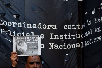 “Aparición con vida de Santiago Maldonado”, la consigna de los carteles en la movilización