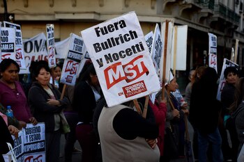 Los manifestantes se manifestaron en contra del Gobierno por su actuación en el caso Santiago Maldonado