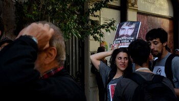 La imagen de Santiago Maldonado en la marcha hacia Plaza de Mayo