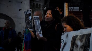 Las imágenes de Julio López y Santiago Maldonado en los estandartes de los manifestantes