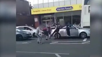 El conductor tumba de una