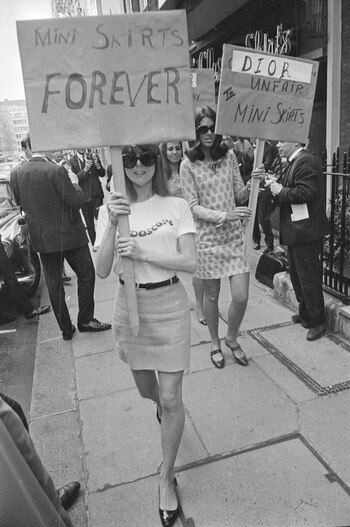 En 1966, jovenes salieron a