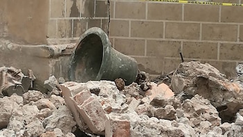 La campana que se desprendió