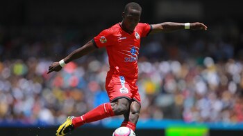 Luis Advíncula, jugador de la Selección de Perú y de los Lobos BUAP de México (Getty Images)