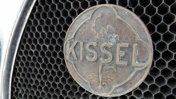 El logo de Kissel, una