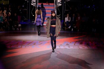 Parka oversize con capucha de