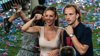 Rakitic con Raquel Mauri, la