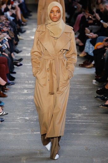Halima Aden en la pasarela