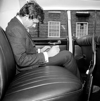 Donald McCorkindale, hijastro de Freddie,