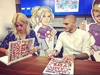 Wanda e Icardi firmando libros