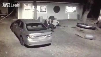 Los oficiales lo tiraron al