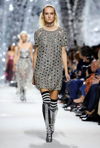 Las botas altas acordonadas se