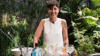 La bartender, Inés De Los