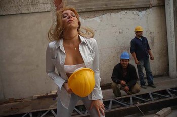 La joven posó para una