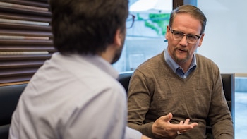 Sjón estará leyendo hoy a