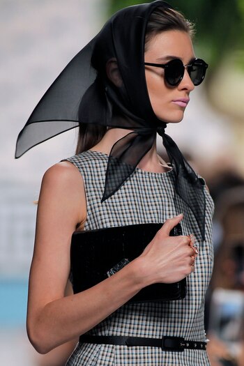 Clutch Paloma en negro, otro