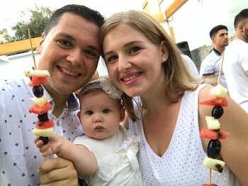 Manuel, su hija Cloe y