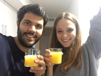 Álvaro y Àngela celebrando el