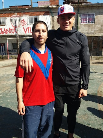 Lucas Morales junto a Sonny