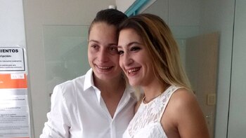 Mariana (izq), fue detenida por