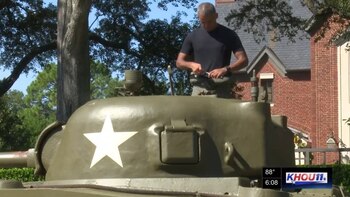 El abogado arma una pistola