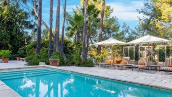 Además del cuerpo de la