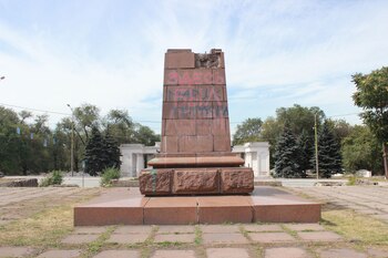 Un pedestal vacío de una