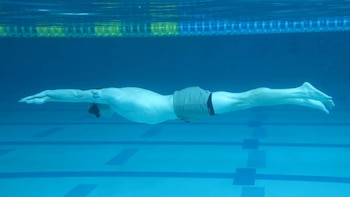 El Combat Side Stroke es una modalidad que reduce el rozamiento con el agua