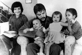 El Che con sus hijos