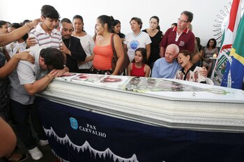 El funeral de la profesora Helley Batista (AFP)