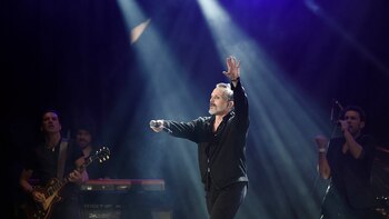 El cantante durante el concierto