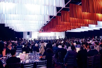 Gala millonaria. El Salón Rojo a pleno.