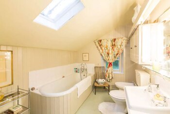 Todas las habitaciones cuentan con baños en suite (Airbnb)