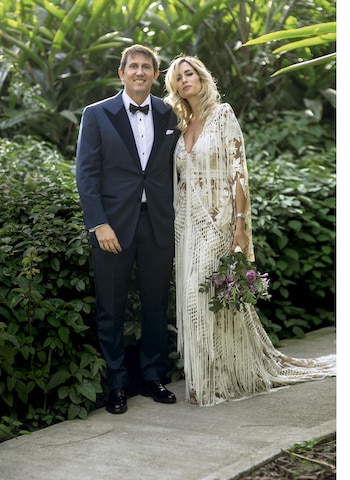 Juan Pablo, elegantísimo, de traje y moño. Lala, divina, lució un vestido de una diseñadora australiana, con detalles finales de Agustina Freyre.