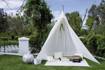 La ambientación estuvo a cargo de Sol y Angeles Rodríguez Oneto. Hubo livings, almohadones y carpas al aire libre: súper relajado.