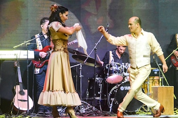 Hoy, en pleno éxito con Bien Argentino, bailando con Adabel Guerrero. Cuando llegó a Buenos Aires aprendió tango con Mora Godoy –a quien persiguió hasta que lo becó–, y folclore con Sergio Pérez en el IUNA
