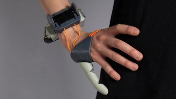 El tercer pulgar robótico funciona