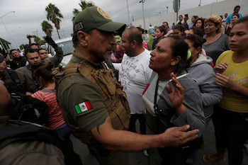Parientes de los presos piden