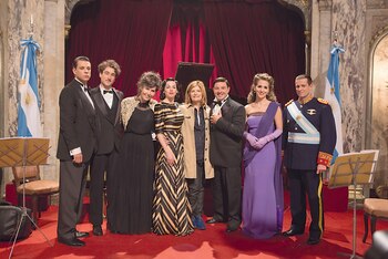 Junto a todo el elenco