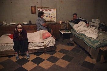 Viktor, su madre y Valentina