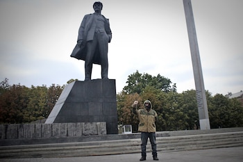 Dima en la Plaza Lenin,