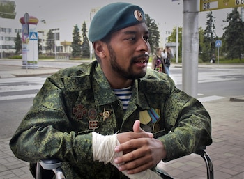 Alexis, en el centro de