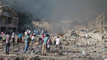 Residentes concentrados en el lugar