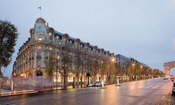 El Elysée-Palace Hotel, cerca del