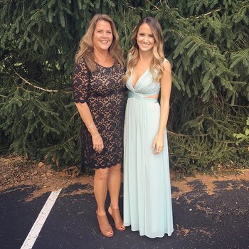 Mary Moreland, madre de Tina