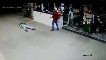 El policía de civil se