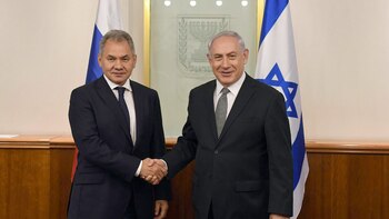 Benjamin Netanyahu junto a Serguéi