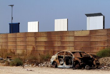 Prototipos observados desde el lado mexicano de la frontera